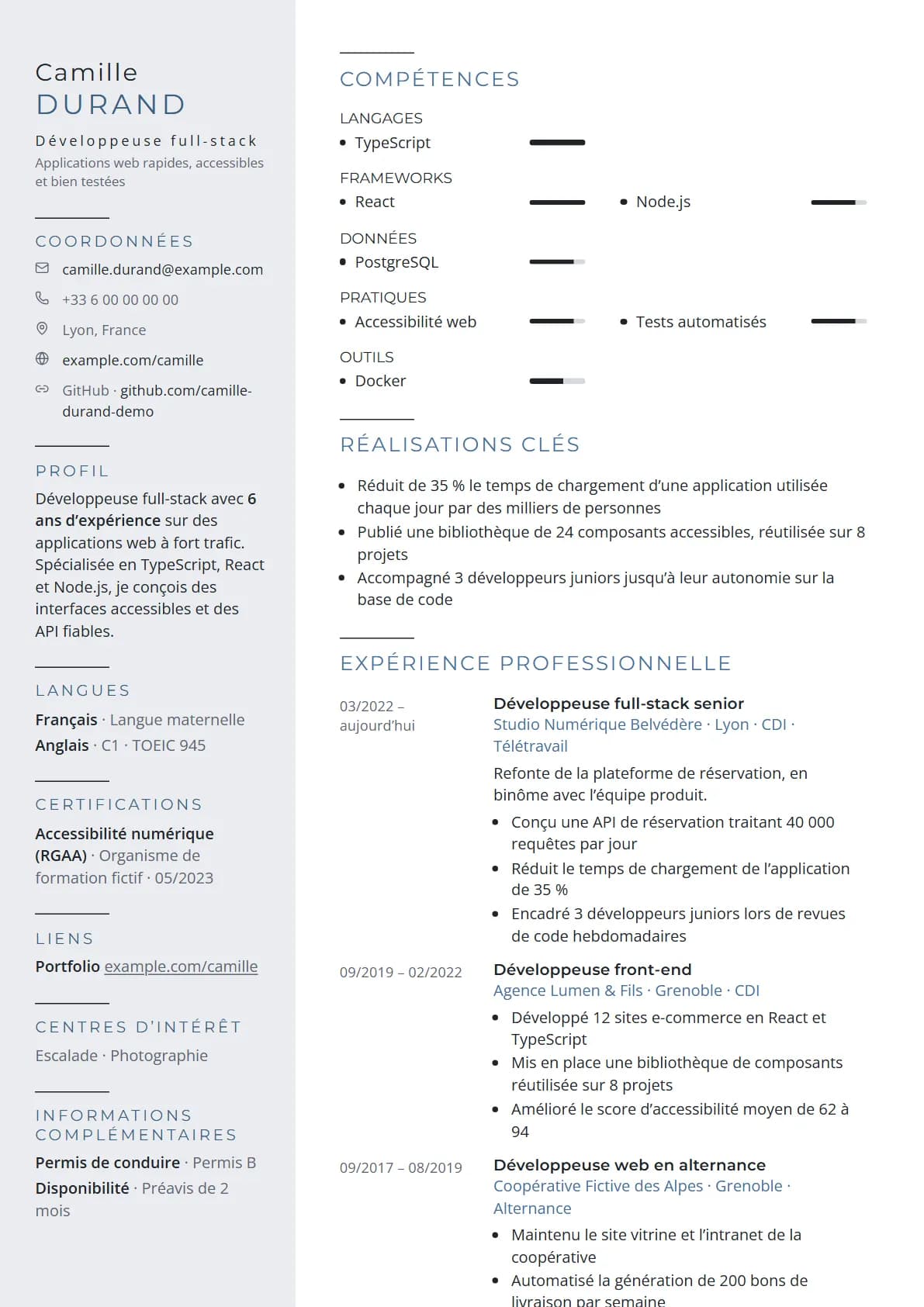 Aperçu du modèle de CV Gris clair, rendu avec un CV de démonstration